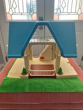 Vintage 1989 little tikes blue roof dollhouse with accessories